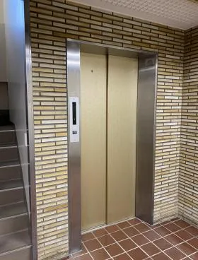 メゾン高田馬場ビルの外観