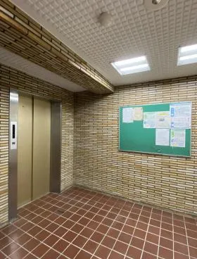 メゾン高田馬場ビルの外観