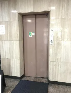平和相互ビルの外観