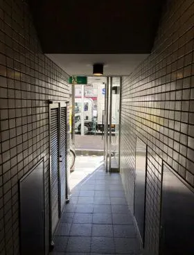 AUビルの外観
