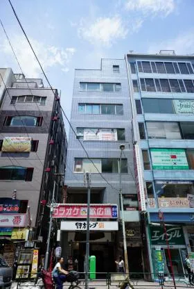 泉和ビルの外観