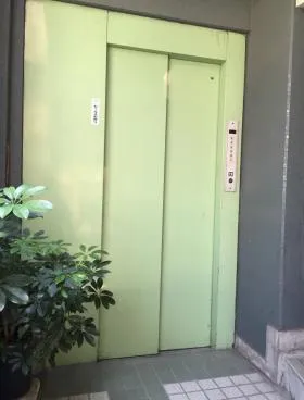 河合ビルの外観