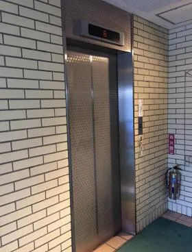 尾上ビルの外観
