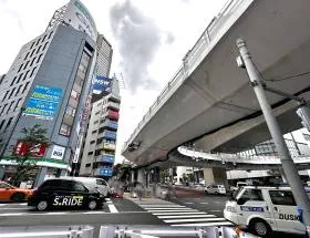渋谷サクラステージ SHIBUYAタワーを出たら玉川通り沿いを直進する（池尻大橋方面）