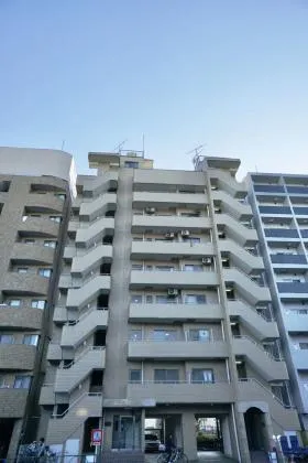 ブリミエール2号館ビルの外観
