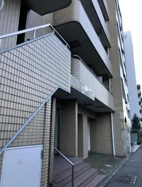 ブリミエール2号館ビルの外観