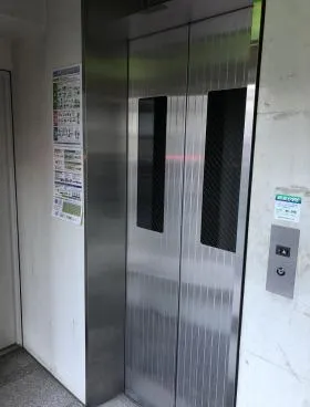 ブリミエール2号館ビルの外観