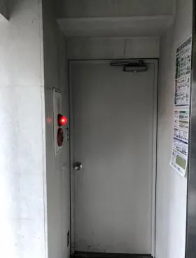 ブリミエール2号館ビルの外観