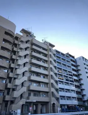 ブリミエール2号館ビルの外観