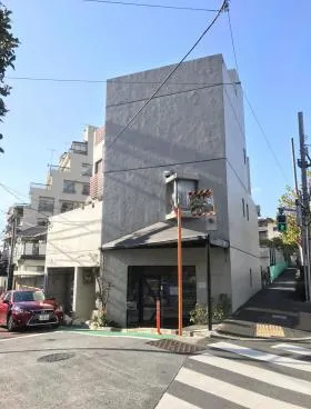ヤグラビルの外観