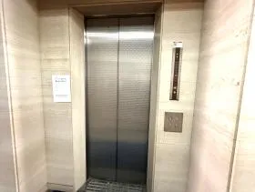 Aビルの外観