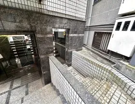 Aビルの外観