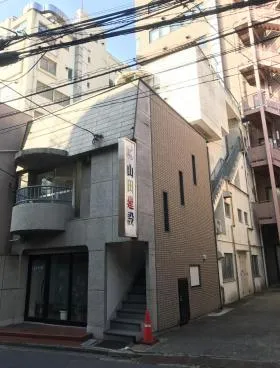 City AK20ビルの外観