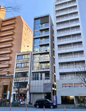 ガーデンタワー37ビルの外観