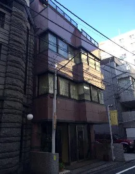 YYビルの外観
