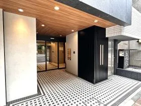 四谷三栄町スクエアビルの外観