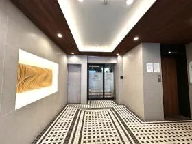四谷三栄町スクエアビルの外観