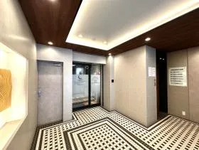 四谷三栄町スクエアビルの外観