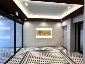 四谷三栄町スクエアビルの外観