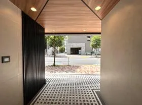 四谷三栄町スクエアビルの外観