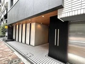 四谷三栄町スクエアビルの外観
