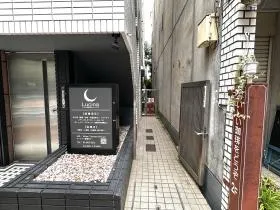 四谷三栄町スクエアビルの外観