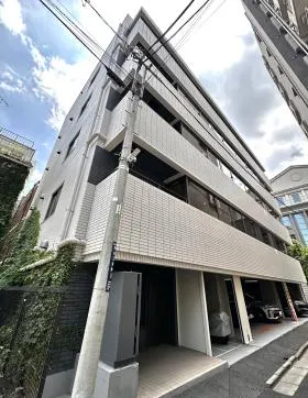 四谷三栄町スクエアビルの外観