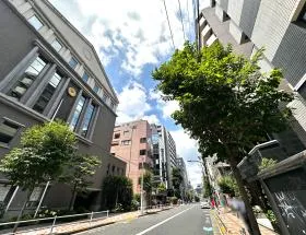 四谷三栄町スクエアビルの外観