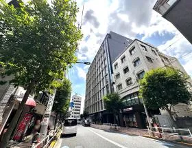 四谷三栄町スクエアビルの外観