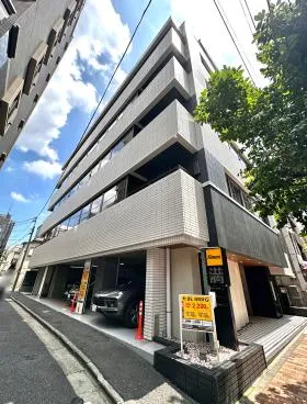 四谷三栄町スクエアビルの外観