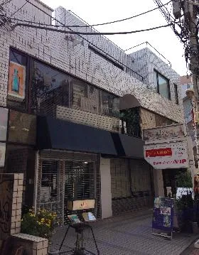 Step Inビルの外観