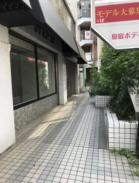 Step Inビルの外観