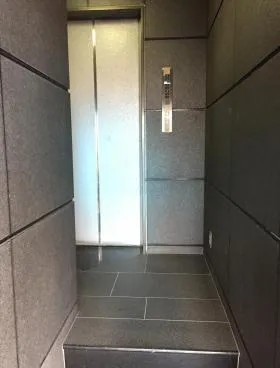 Uビルの外観