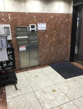 寿ビルの外観