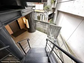 ACN四谷三丁目ビル(旧:ポワロービル)の外観
