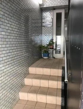 甲山ビルの外観