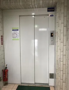 甲山ビルの外観
