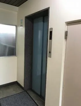 大門ビルの外観