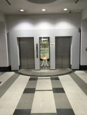 JR信濃町ビルの外観