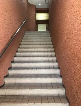 キングダム御苑ビルの外観