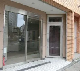 岡田ビルの外観