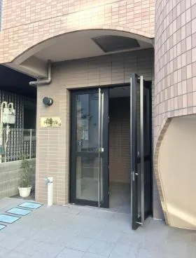 梓ビルの外観