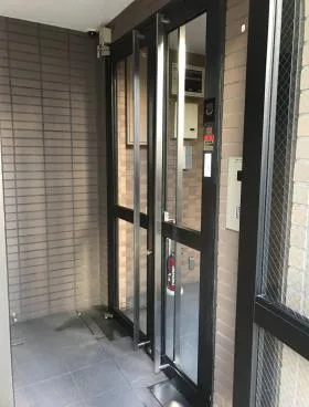 梓ビルの外観