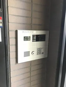 梓ビルの外観