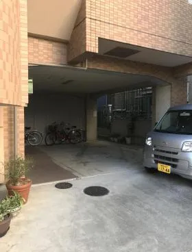 梓ビルの外観