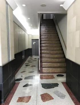 新一ビルの外観