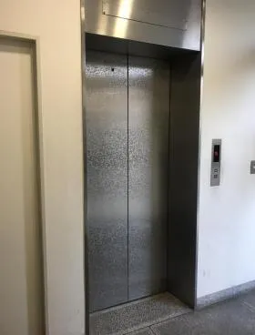 ハッ橋ビルの外観