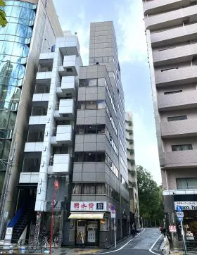 新宿フロント(旧エスケー新宿御苑)ビルの外観
