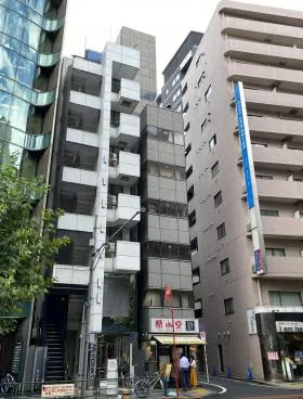 新宿フロント(旧エスケー新宿御苑)ビルの外観