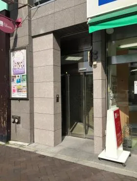 無三四堂ビルの外観
